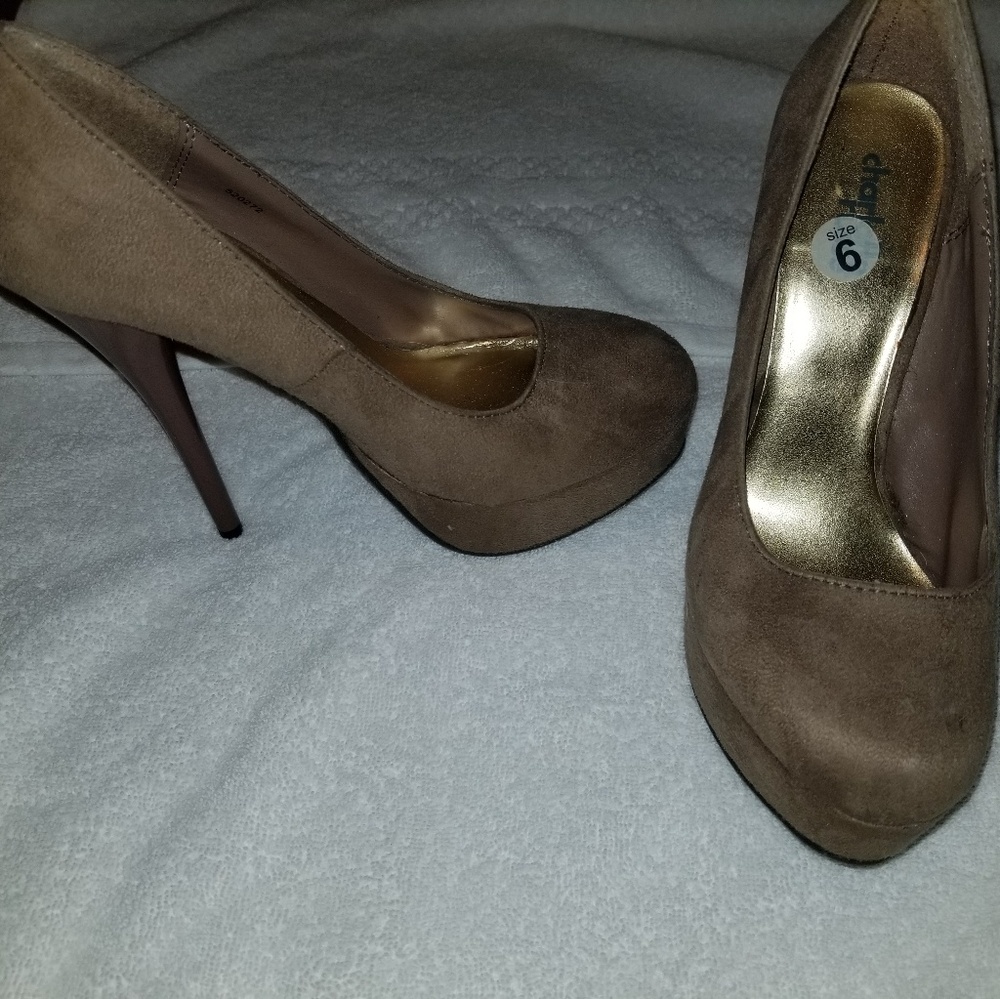 Nude pumps